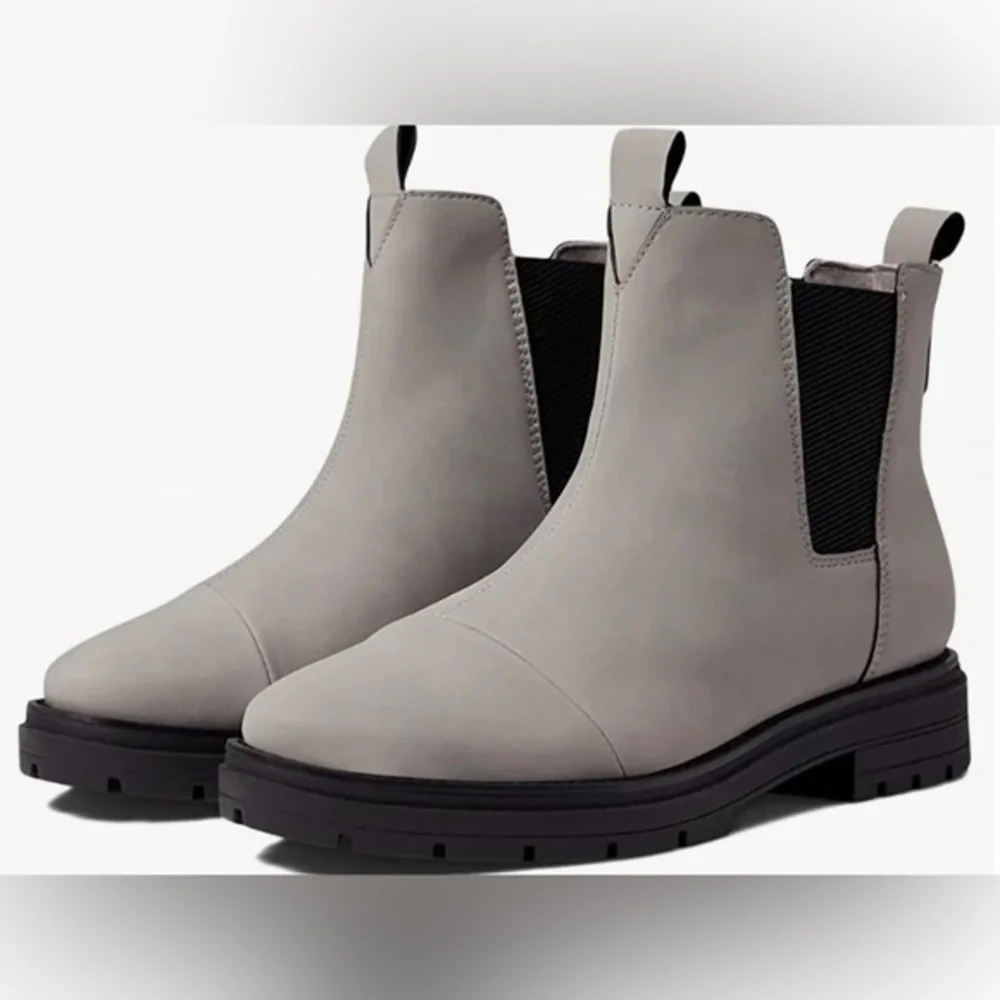 UEC TOMS Women's Skylar Chelsea boots Sz 7.5